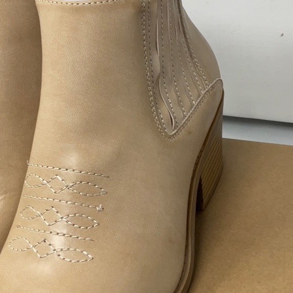 NWT Frye & Company Women’s Jude stacked heel booties, size 9.5M - Picture 5 of 12